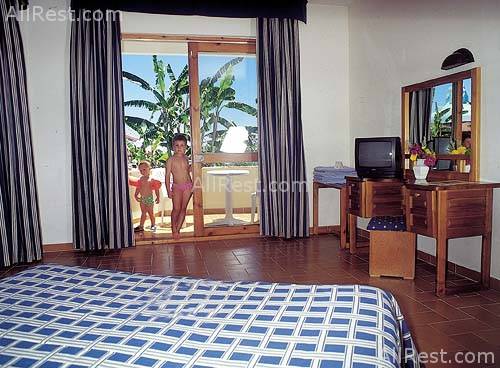 Sailors Beach Club 40